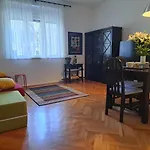 Emaus Garden - City Center & 2 Bth